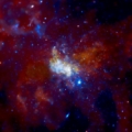 Zdjęcie otoczenia Sagittariusa A* wykonane przez teleskop kosmiczny Chandra, pracujący w zakresie promieni rentgenowskich. Credit: NASA/CXC/MIT/F. Baganoff, R. Shcherbakov et al.
