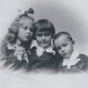 Andrzej Sołtan (w środku) z rodzeńtwem. Źródło: archiwum rodzinne
